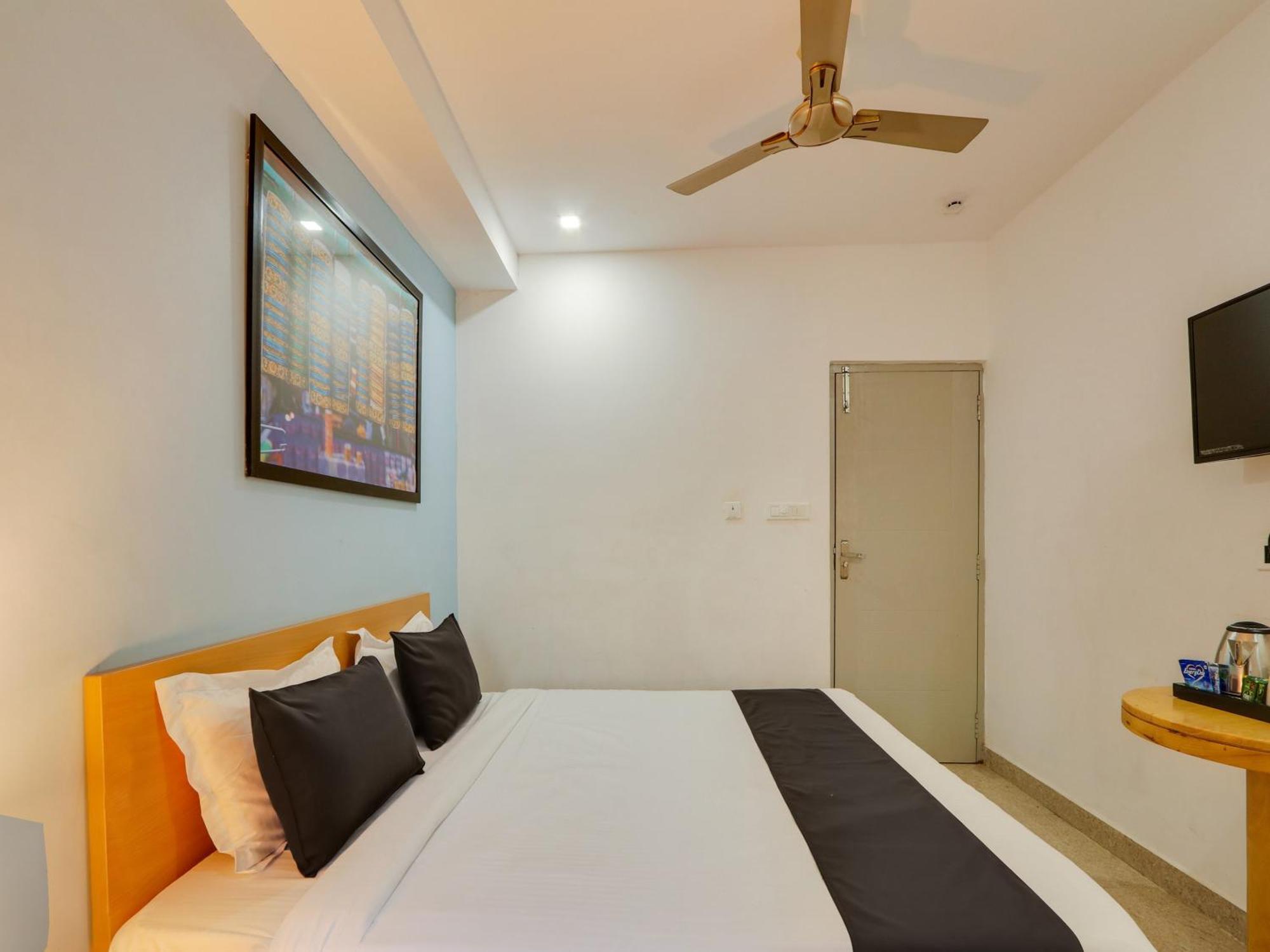 Super Townhouse Qualia Prime Hotel Near Nexus Mall 海得拉巴 外观 照片